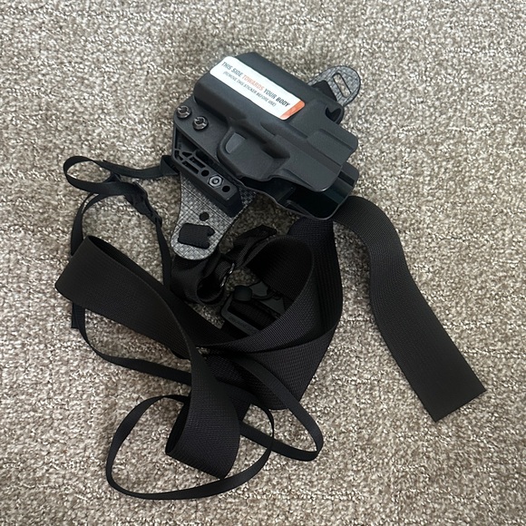 Black Holster with Conceal Strap - Picture 3 of 4